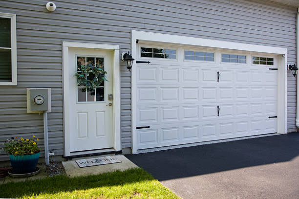 24/7 Emergency Garage Door Panel Replacement experts in Lee County County, VA